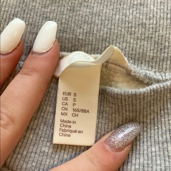 H&M off the shoulder sweater - Picture 2 of 4